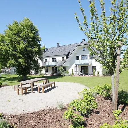 Strandnahe Fewo: Seaside Retreat With Terrace And Access Lobbe