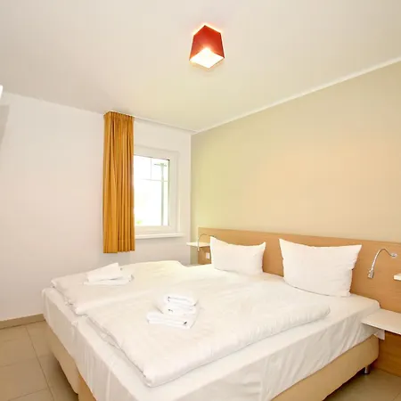 Strandnahe Mit Terrasse, Gratis Nutzung Vom Ahoi Erlebnisbad Und Sauna In Sellin - Rex Rugia 30-3 * Lobbe